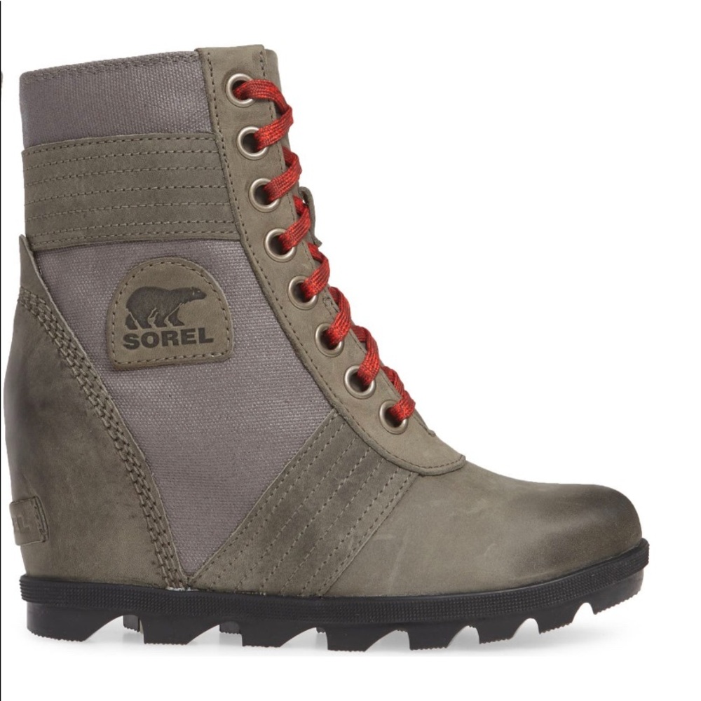 Sorel Lexie wedge boot size 6